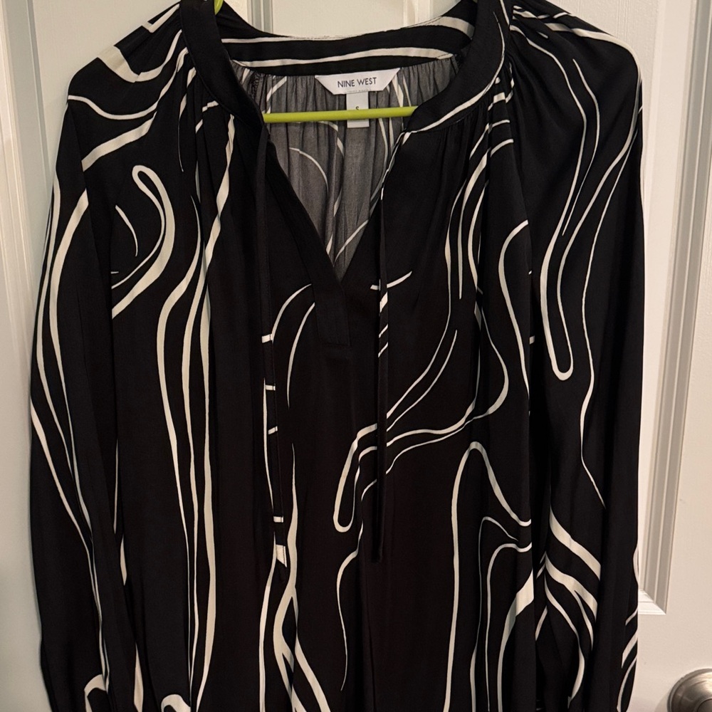 Nine West Black and White Swirl Blouse